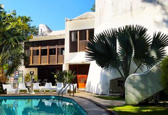 Les Jardins de Rio Boutique Hotel has rooms with a private hot tub