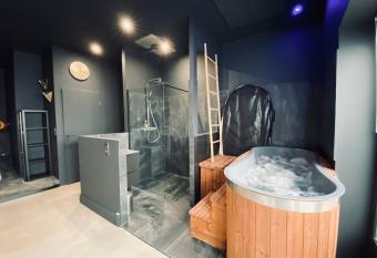 La Shelby avec terrasse priv  e has Balcony rooms