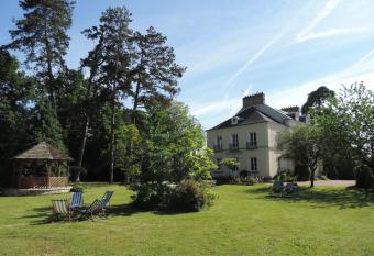 C  dre et Charme has Balcony rooms