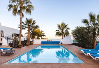 Villa Bianca has Balcony rooms