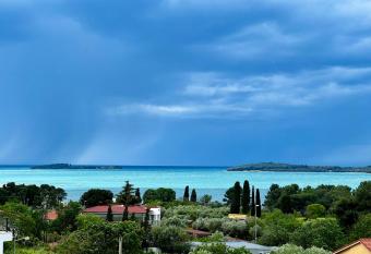 Fa  ana INN has Balcony rooms