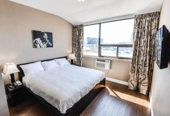 Nu Hotel Toronto Airport allows 18 year olds to book a room