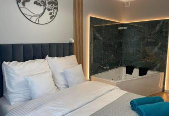 Caroline Jacuzzi Apartments allows 18 year olds to book a room