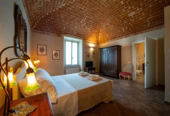Cascina Baronina allows 18 year olds to book a room