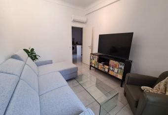 Appartement    2min de Monaco allows 18 year olds to book a room