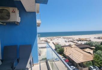 Studio Blue Marina Summerland allows 18 year olds to book a room