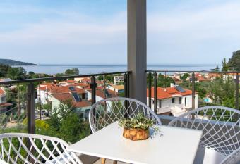 Green Hill Thassos has Balcony rooms
