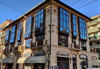 CASA ODELLO suite and the sea allows 18 year olds to book a room