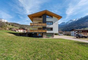 Villa Maria has Balcony rooms