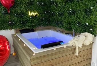 Appartement avec Spa et Sauna has Balcony rooms