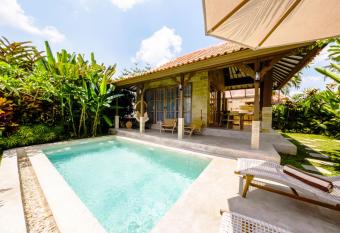 Nyaman Villas by EVDEkimi has Smoking/Balcony rooms