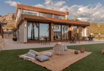 Villa Palacio de Cristal has Balcony rooms