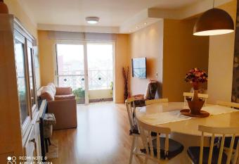 Apartamento moderno com 03 quartos e 02 garagens has Balcony rooms