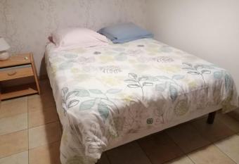 Chambre priv  e ste cecile tout confort allows 18 year olds to book a room