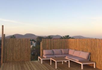 Sunset house with ROOFTOPTERRACE stunning views has Balcony rooms