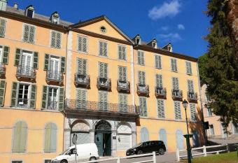 Appartement T2 eaux-bonnes allows 18 year olds to book a room