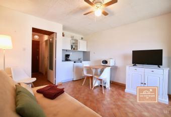 Le Zenith has Balcony rooms