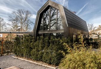 Lovely private cottage near Amsterdam has Balcony rooms