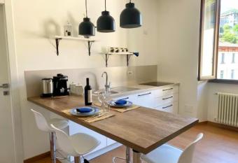 Casa Margherita, nuovo appartamento in centro allows 18 year olds to book a room