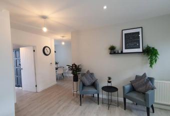 Explore the gateway to Cornwall! has Balcony rooms