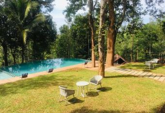 Willow Resorts has Smoking/Balcony rooms