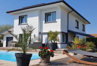 Villa Les Pins - Ondres 10 couchages piscine has Balcony rooms