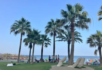 Unbeatable and quiet 2 bedrooms on the Paseo Maritimo Rey de Espa  a, sleeps 6, steps away from the center of Fuengirola! Everything within walking distance! allows 18 year olds to book a room