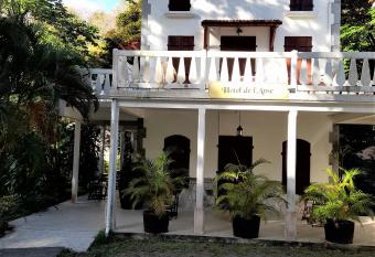 R  sidence h  teli  re de l anse allows 18 year olds to book a room