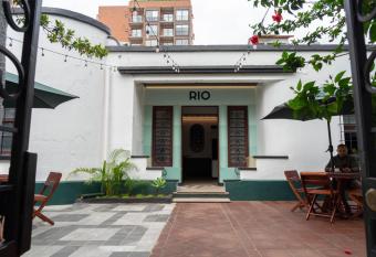 RIO HOSTEL allows 18 year olds to book a room