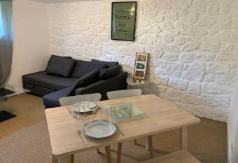 Appartement proche Saint Malo has Balcony rooms