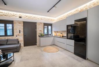 FLOR28 STONE HOUSE has Balcony rooms