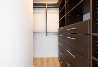 Lakefront Retreat: Designer Suite w/Stunning Views has rooms with a private hot tub