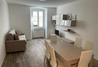 CASA VACANZE GINEVRA 1 has Balcony rooms