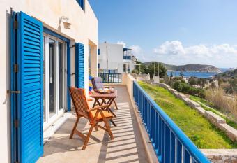 Villa Zenia Syros has Balcony rooms