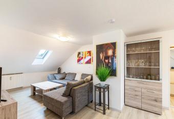 Tapas Restaurante 2 has Balcony rooms