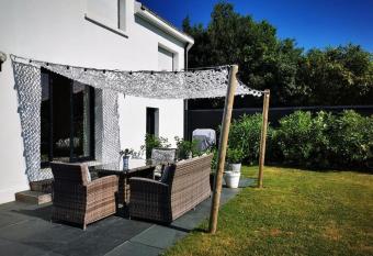 Maison ensoleill  e, au calme, avec grand jardin v  g  talis   sans vis    vis has Balcony rooms