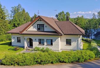 Villa Grinberg has Balcony rooms