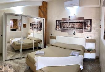 Penthouse di charme in borgo vicino al mare has Balcony rooms