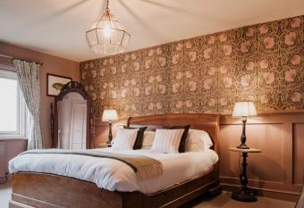 Fisherman s Haunt Hotel allows 18 year olds to book a room