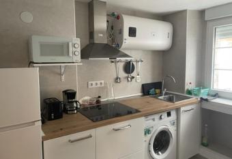 APARTAMENTO CASCO HISTORICO DE PRAVIA - HENO PRAVIA has Balcony rooms