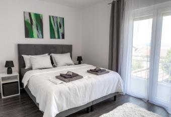 Dramalj Queen by Lucija has Balcony rooms