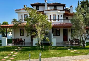 Villa Misli - red/ green has Balcony rooms