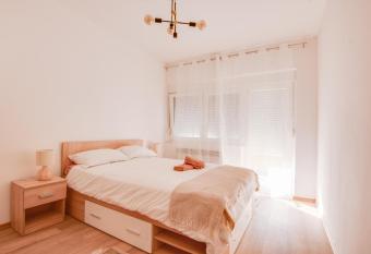 Apartman Platan has Balcony rooms