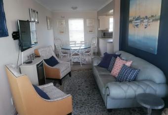 Ocean view one-bedroom apartment allows 18 year olds to book a room