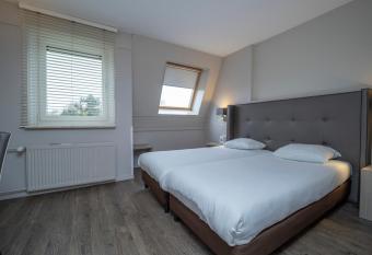 Fletcher Zuiderduin Beachhotel allows 18 year olds to book a room