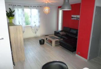 Joli appartement Albenassien has Balcony rooms