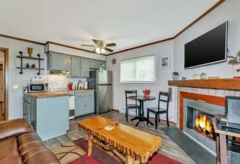 Black Bear Den-pool-h,tub-sauna-arcade-2nd Floor has rooms with a private hot tub