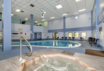 Sweet Lil Suite-pool-h,tub-sauna-arcade-2nd Floor has rooms with a private hot tub