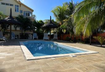 Paradise Hill has Balcony rooms