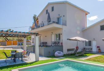 Privileged villa has Balcony rooms